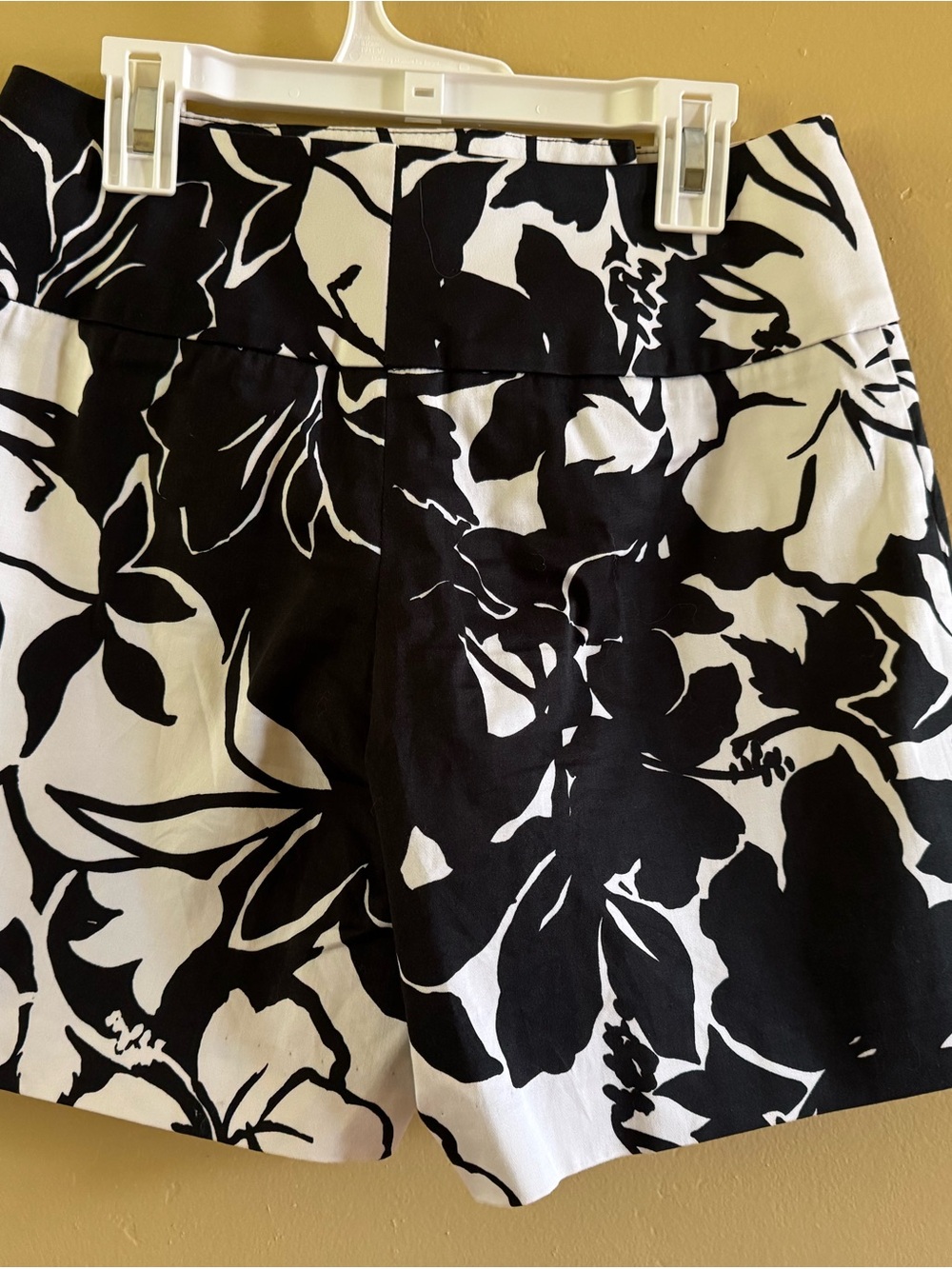 Cache Black and White Floral Bermuda Shorts